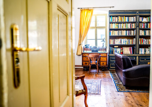 Dvojizbový apartmán s kuchyňou a knižnicou